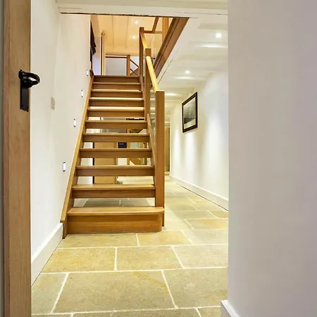 Finest Retreats - Bretherdale Barn Тибей