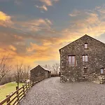 Finest Retreats - Bretherdale Barn 蒂贝