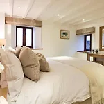 Finest Retreats - Bretherdale Barn 蒂贝